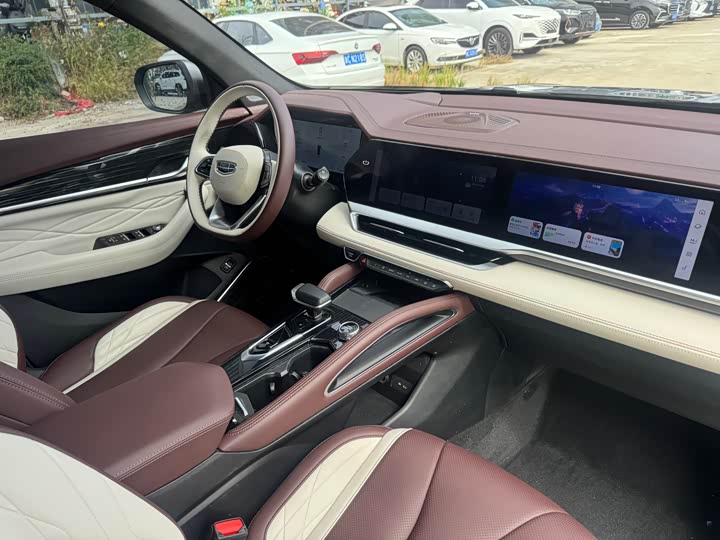 Фото 17 - Geely Monjaro