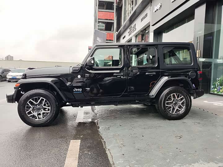 Фото 4 - Jeep Wrangler Hybrid