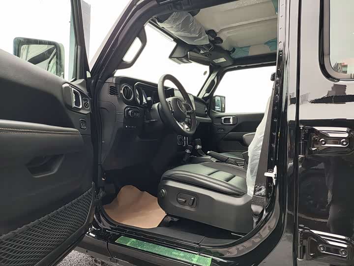 Фото 5 - Jeep Wrangler Hybrid