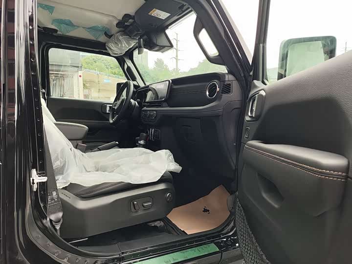 Фото 7 - Jeep Wrangler Hybrid