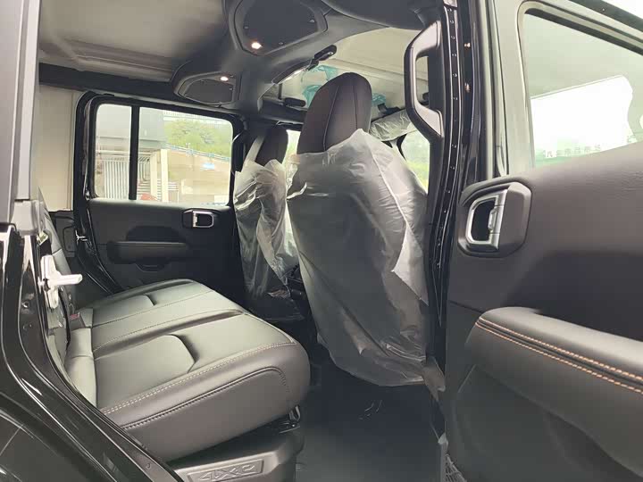 Фото 8 - Jeep Wrangler Hybrid