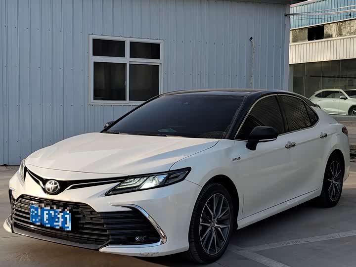 Фото 1 - Toyota Camry