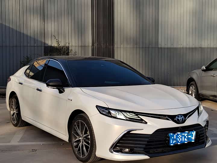 Фото 3 - Toyota Camry