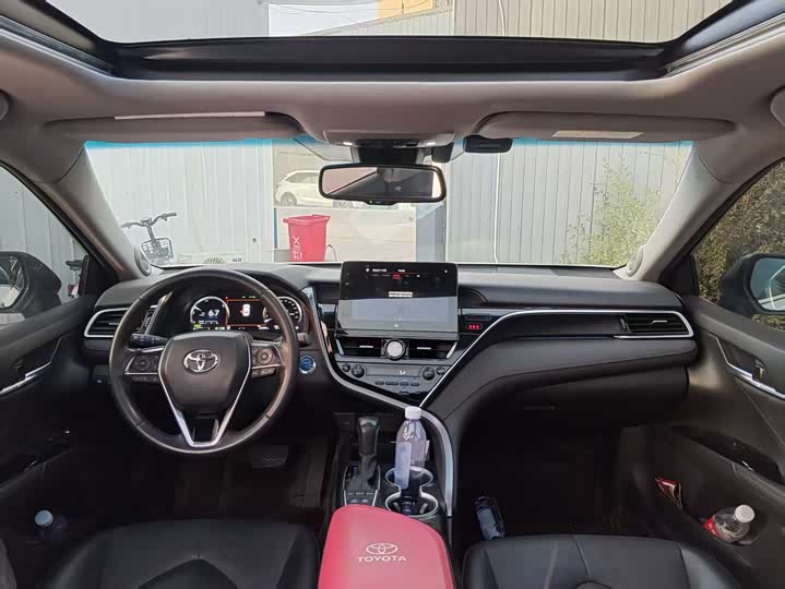 Фото 4 - Toyota Camry