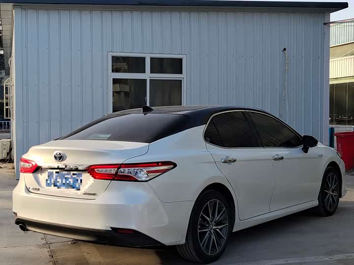 Фото 7 - Toyota Camry