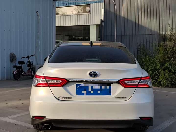 Фото 8 - Toyota Camry