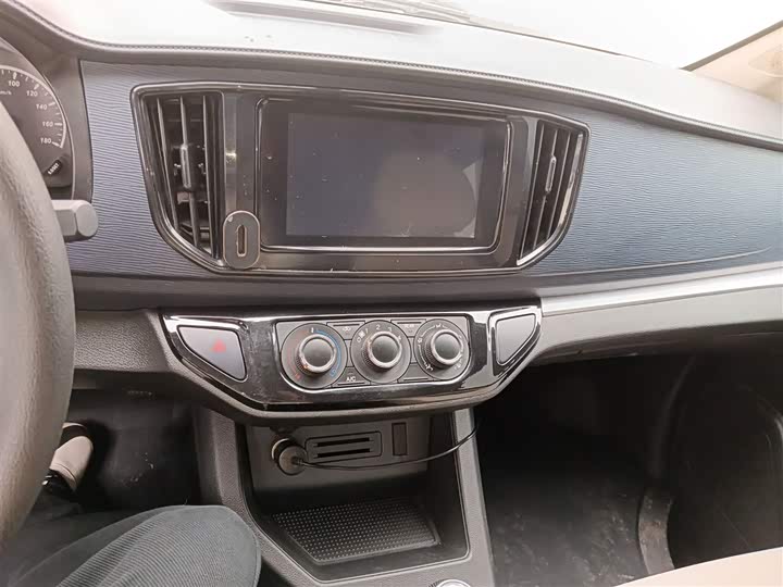 Фото 13 - Dongfeng Forthing Lingzhi M5