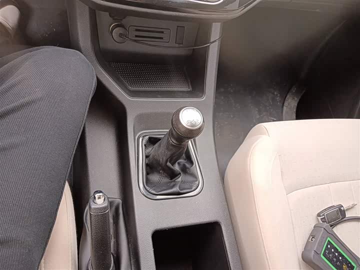 Фото 14 - Dongfeng Forthing Lingzhi M5