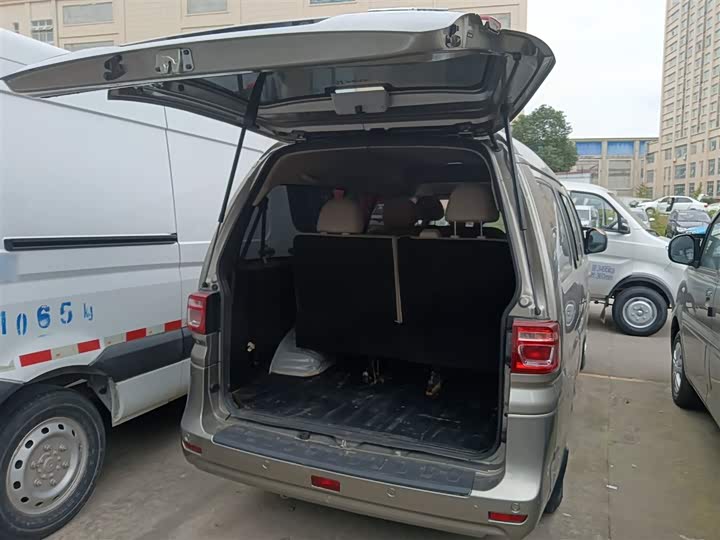 Фото 19 - Dongfeng Forthing Lingzhi M5