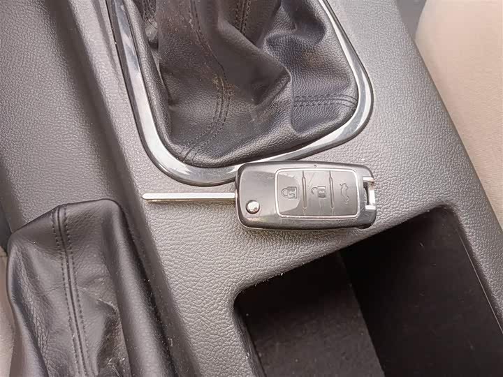 Фото 9 - Dongfeng Forthing Lingzhi M5