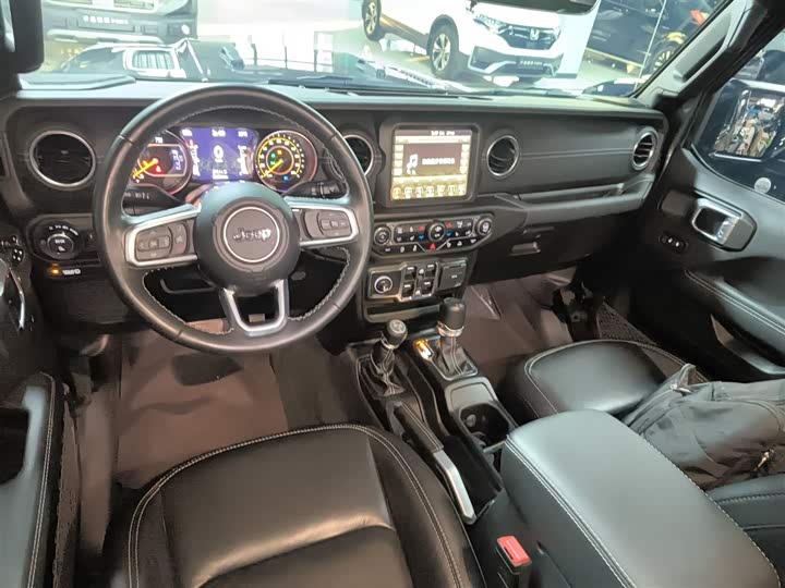 Фото 13 - Jeep Gladiator