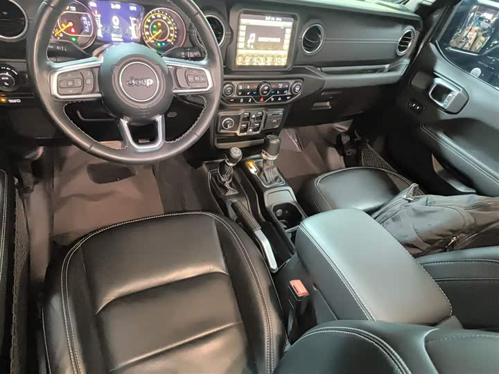 Фото 14 - Jeep Gladiator