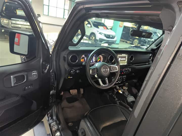 Фото 16 - Jeep Gladiator