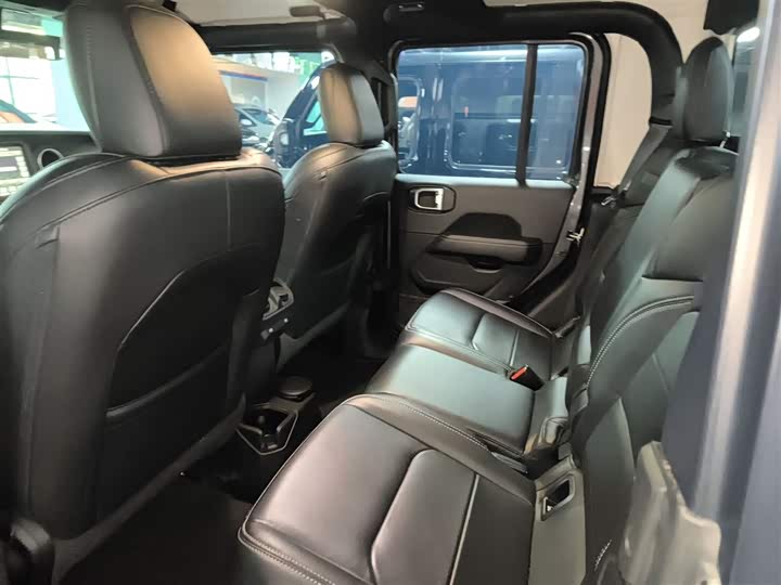 Фото 17 - Jeep Gladiator