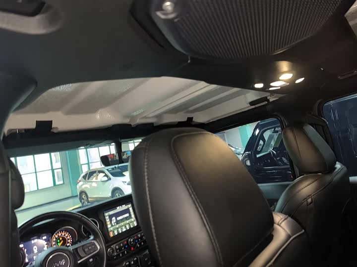 Фото 18 - Jeep Gladiator