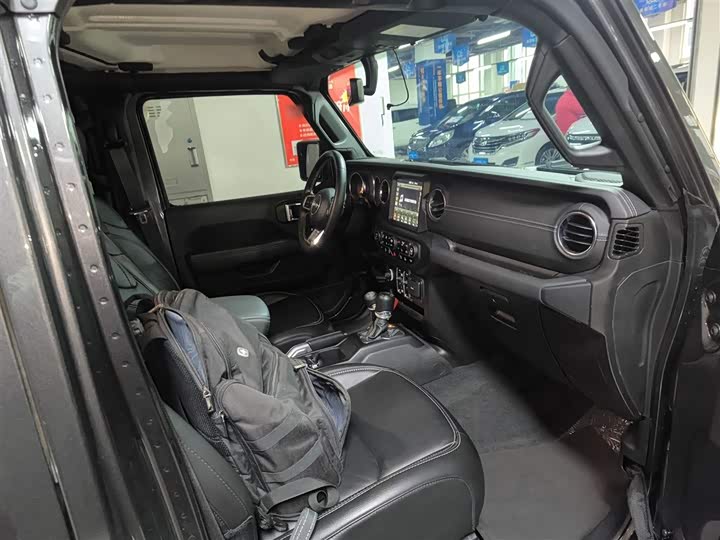 Фото 25 - Jeep Gladiator