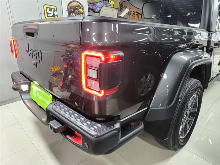 Фото 8 - Jeep Gladiator