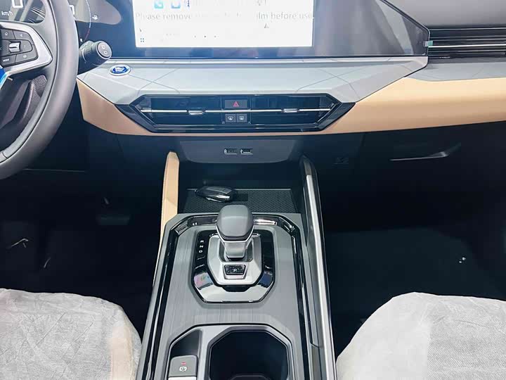 Фото 11 - Geely Okavango Pro