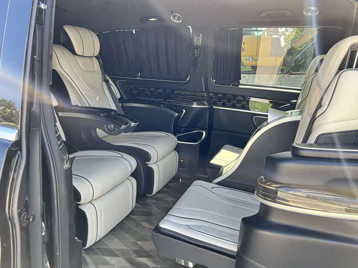 Фото 18 - Mercedes-Benz V-Class