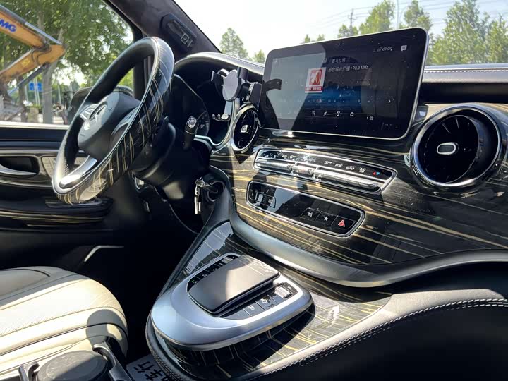 Фото 7 - Mercedes-Benz V-Class