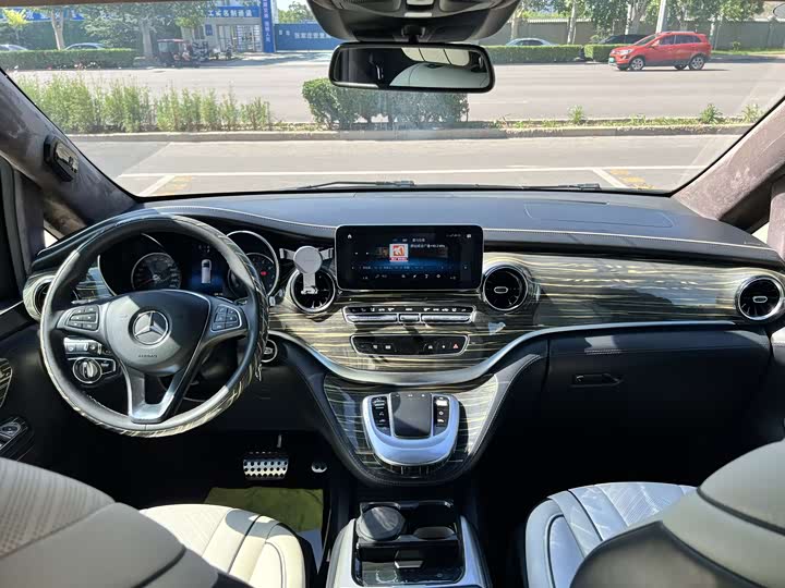 Фото 8 - Mercedes-Benz V-Class