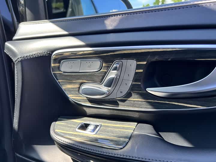 Фото 9 - Mercedes-Benz V-Class