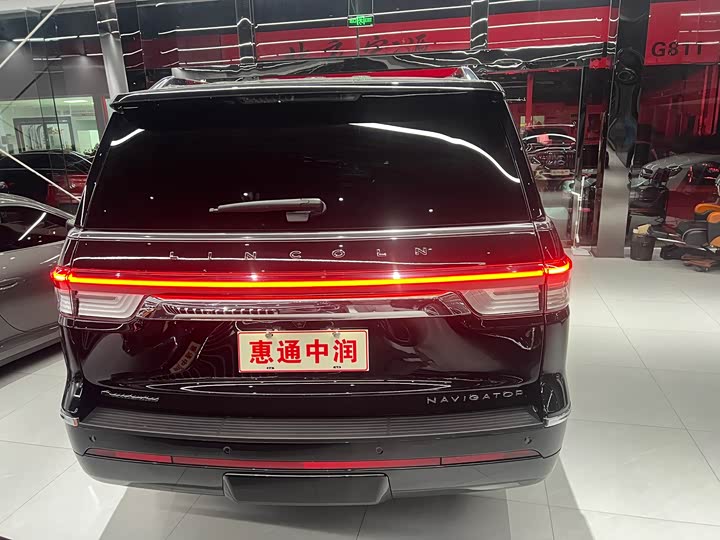 Фото 4 - Lincoln Navigator