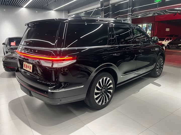 Фото 5 - Lincoln Navigator
