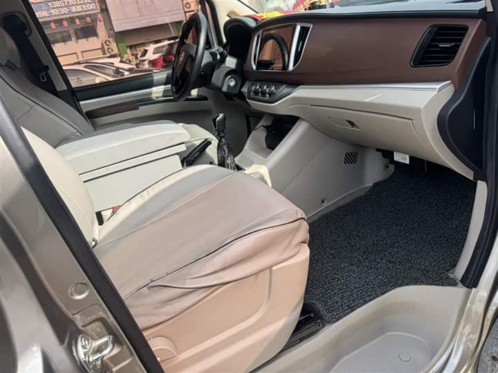 Фото 11 - Dongfeng Forthing Lingzhi M5