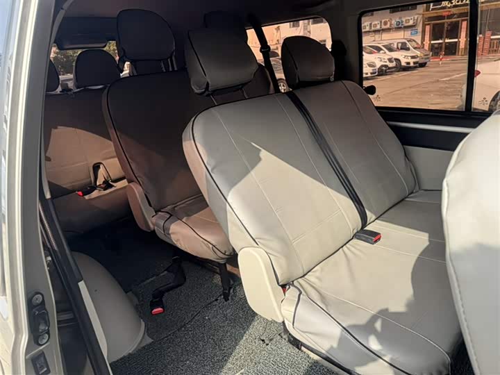 Фото 12 - Dongfeng Forthing Lingzhi M5