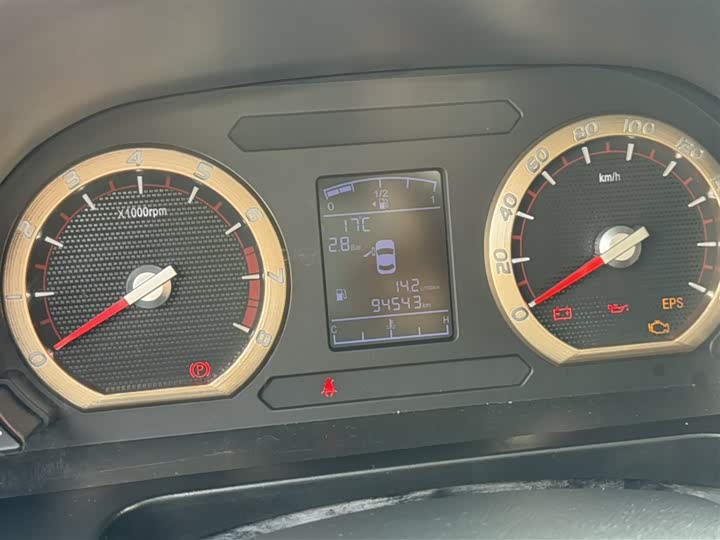 Фото 13 - Dongfeng Forthing Lingzhi M5