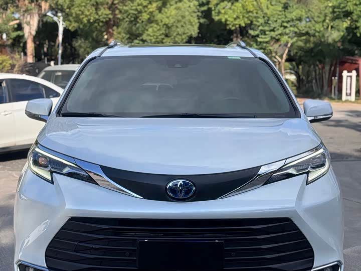 Фото 2 - Toyota Sienna