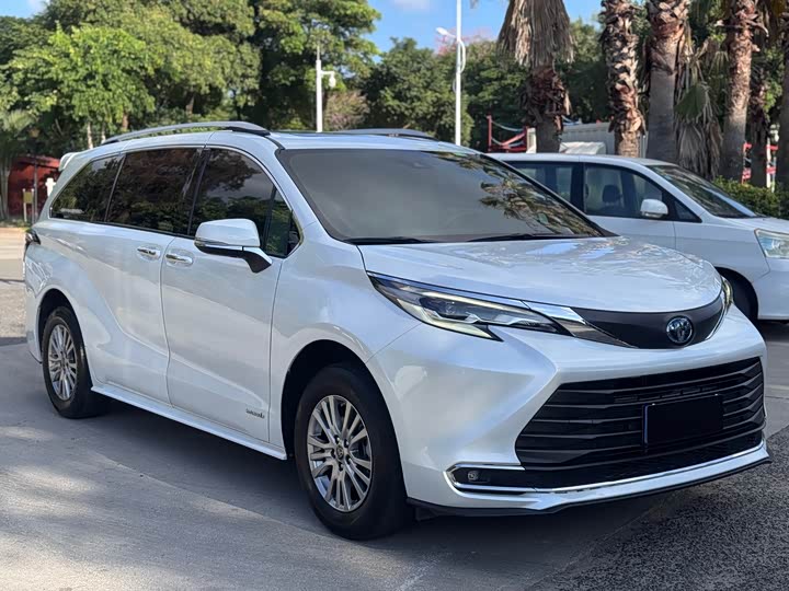 Фото 3 - Toyota Sienna