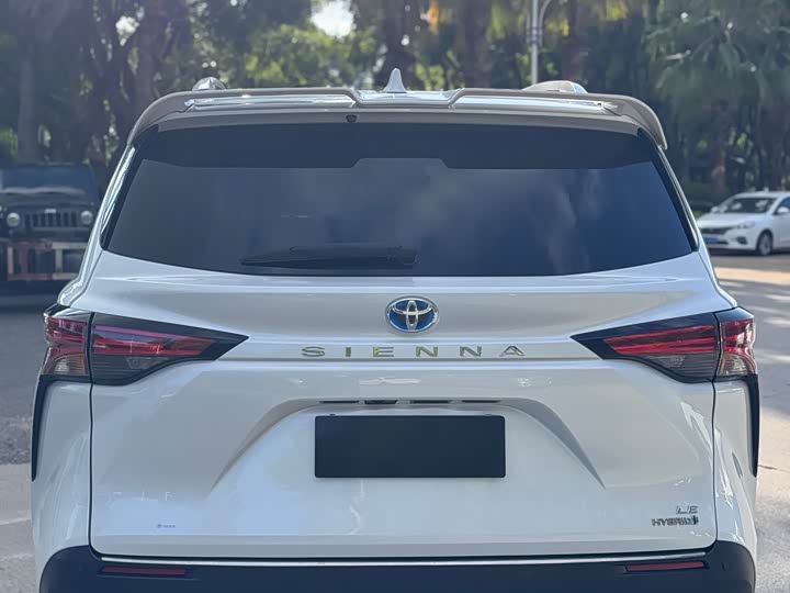 Фото 8 - Toyota Sienna