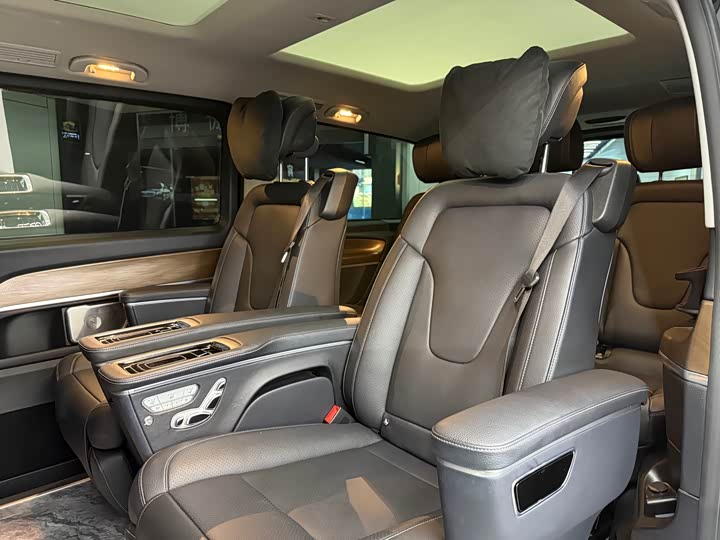 Фото 10 - Mercedes-Benz V-Class