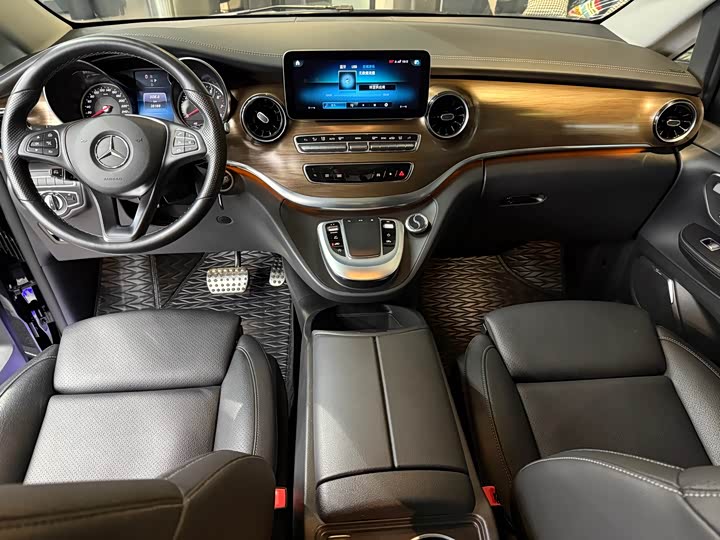 Фото 11 - Mercedes-Benz V-Class