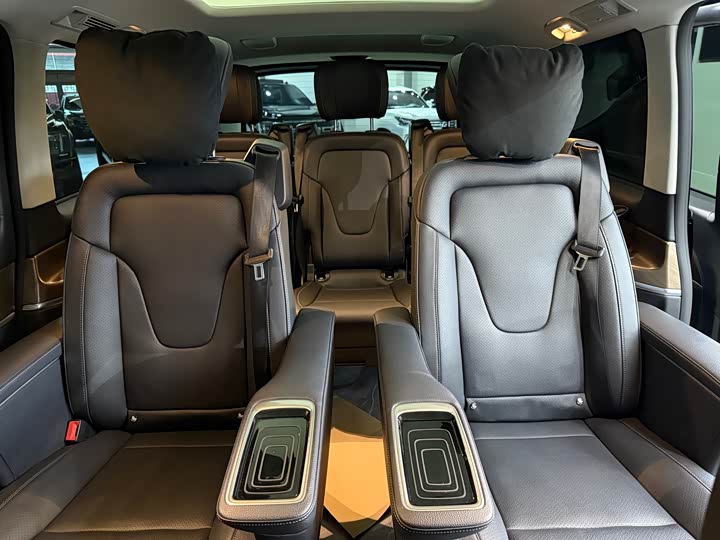 Фото 12 - Mercedes-Benz V-Class