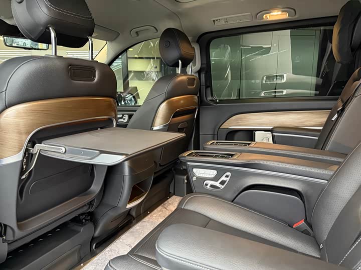 Фото 14 - Mercedes-Benz V-Class