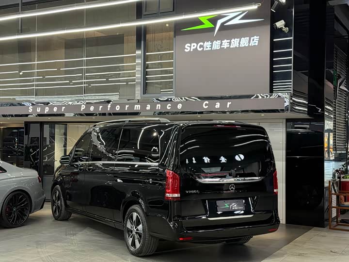 Фото 15 - Mercedes-Benz V-Class