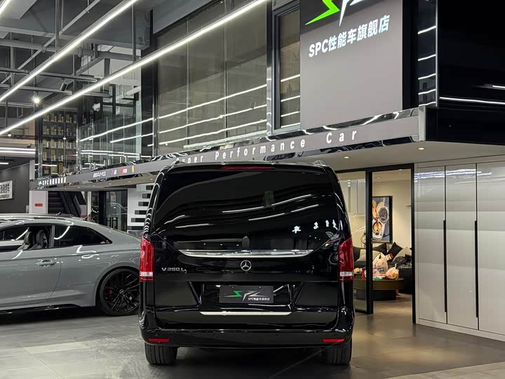 Фото 16 - Mercedes-Benz V-Class