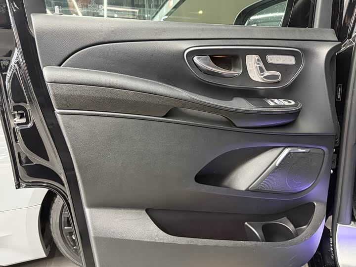 Фото 5 - Mercedes-Benz V-Class