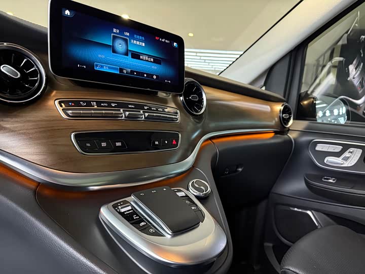 Фото 8 - Mercedes-Benz V-Class