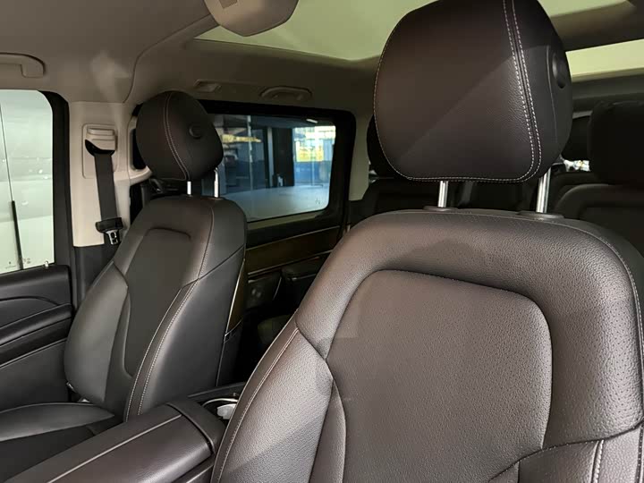 Фото 9 - Mercedes-Benz V-Class