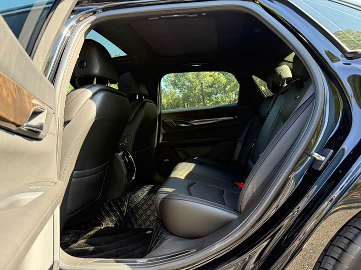 Фото 10 - Cadillac CT6