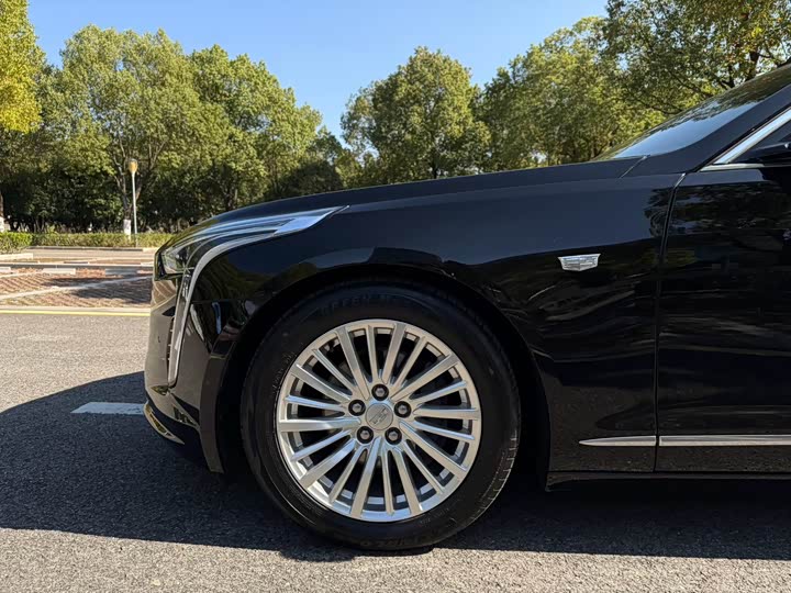 Фото 16 - Cadillac CT6