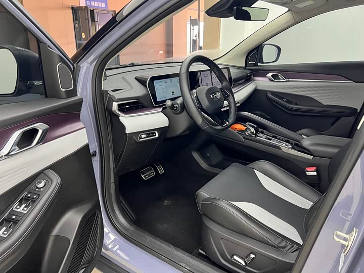 Фото 11 - Geely Coolray