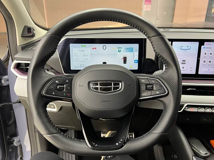 Фото 12 - Geely Coolray