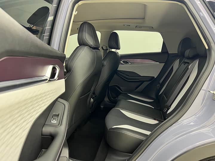 Фото 16 - Geely Coolray