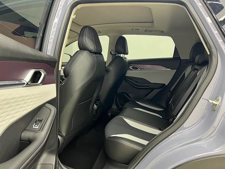 Фото 17 - Geely Coolray