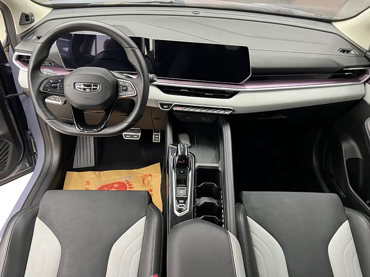 Фото 19 - Geely Coolray